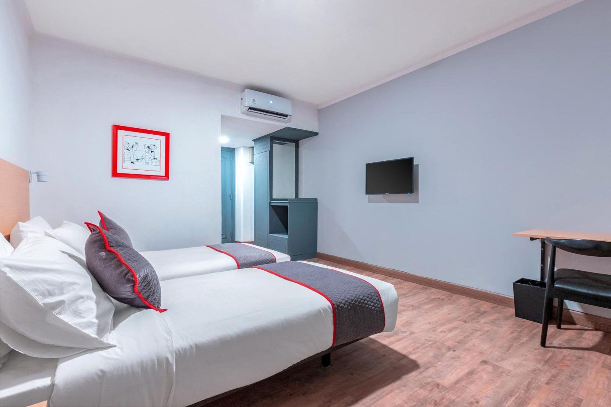 Hotel Oyo Townhouse 2 Gunung Sahari Near Rs Hermina Kemayoran Jakarta